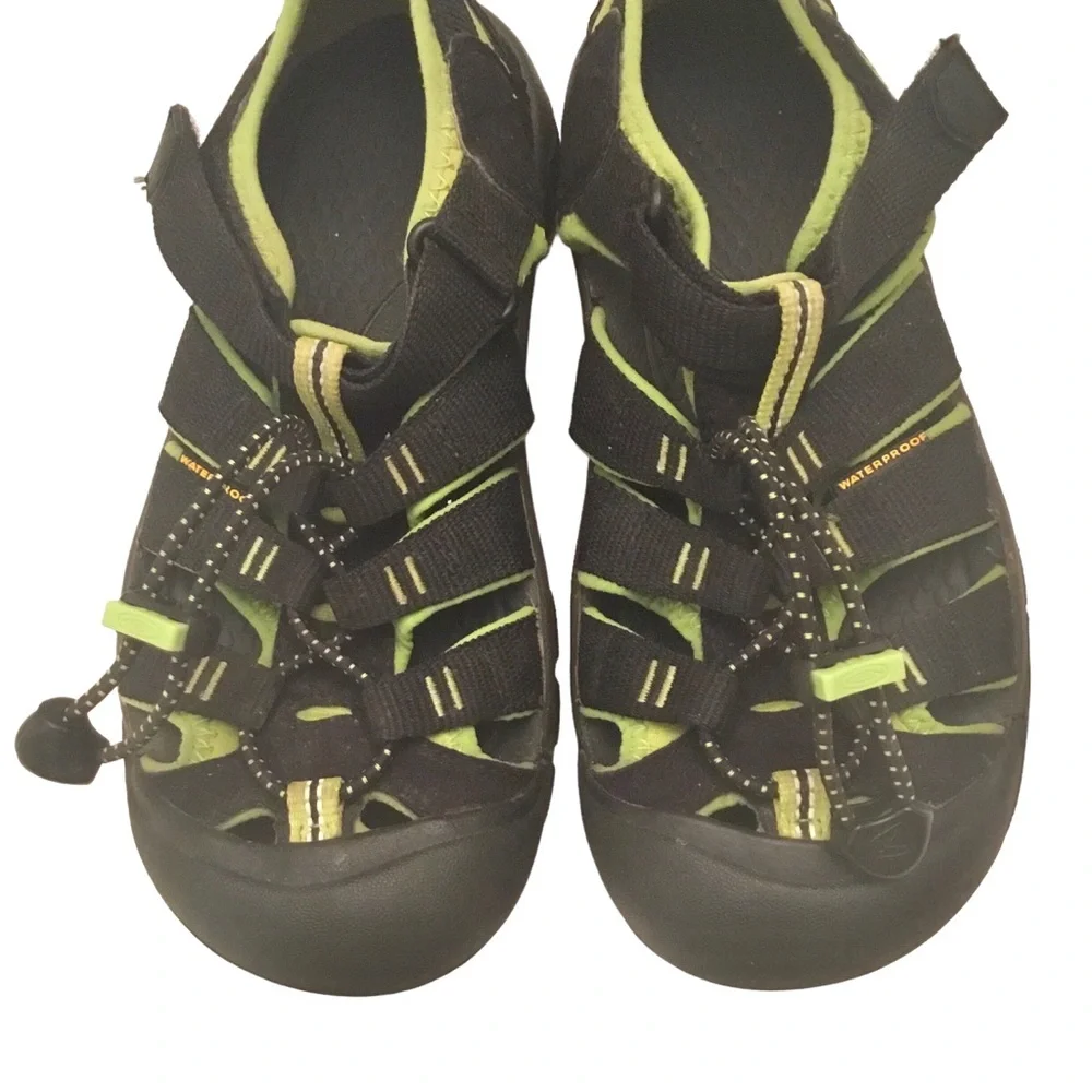 KEEN WaterpKids Sandals Newport H2 Closed Toe Black/ Lime Shoe Size-3